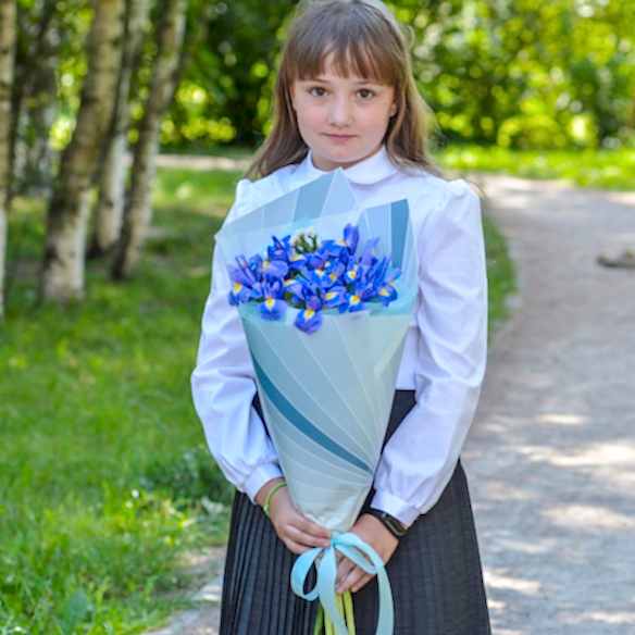 9 ирисов с зеленью