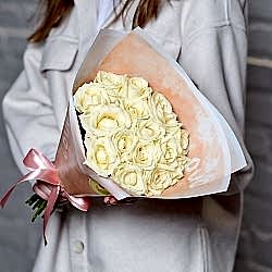 15 белых роз 35 см в упаковке (Россия)