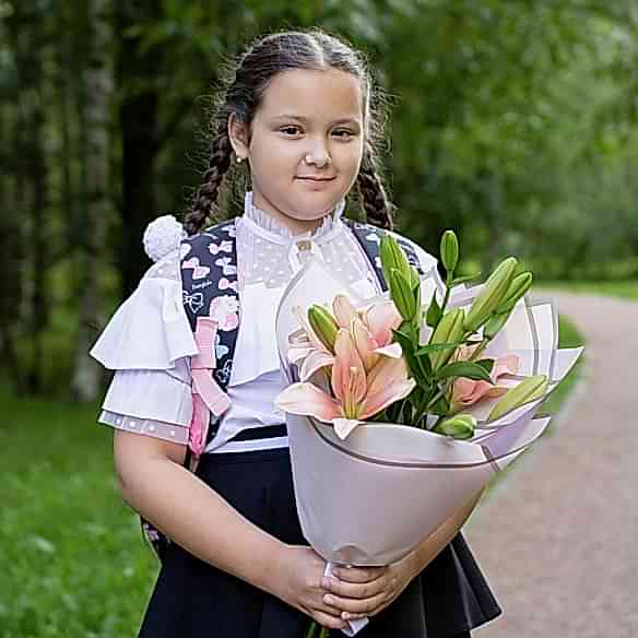 3 розовых  лилии в упаковке