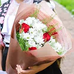 Букет с хризантемой