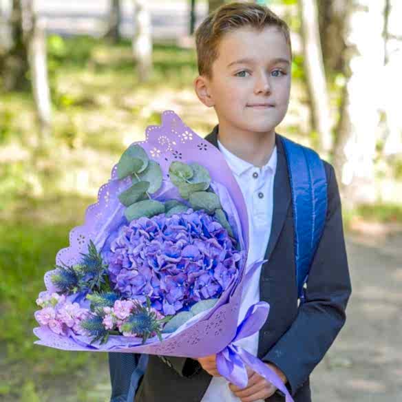 Букет с гортензией и маттиолой